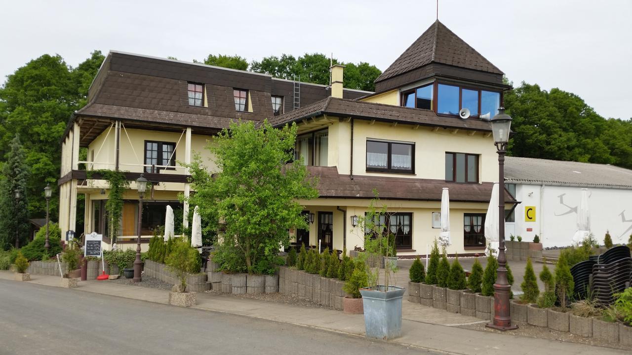 Landhotel Zum Doppeldecker Kirchen  Exteriör bild