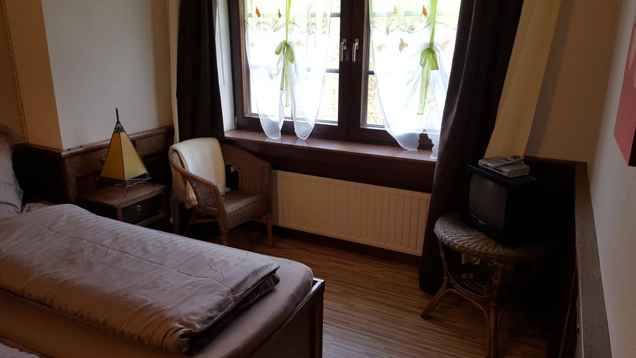 Landhotel Zum Doppeldecker Kirchen  Exteriör bild