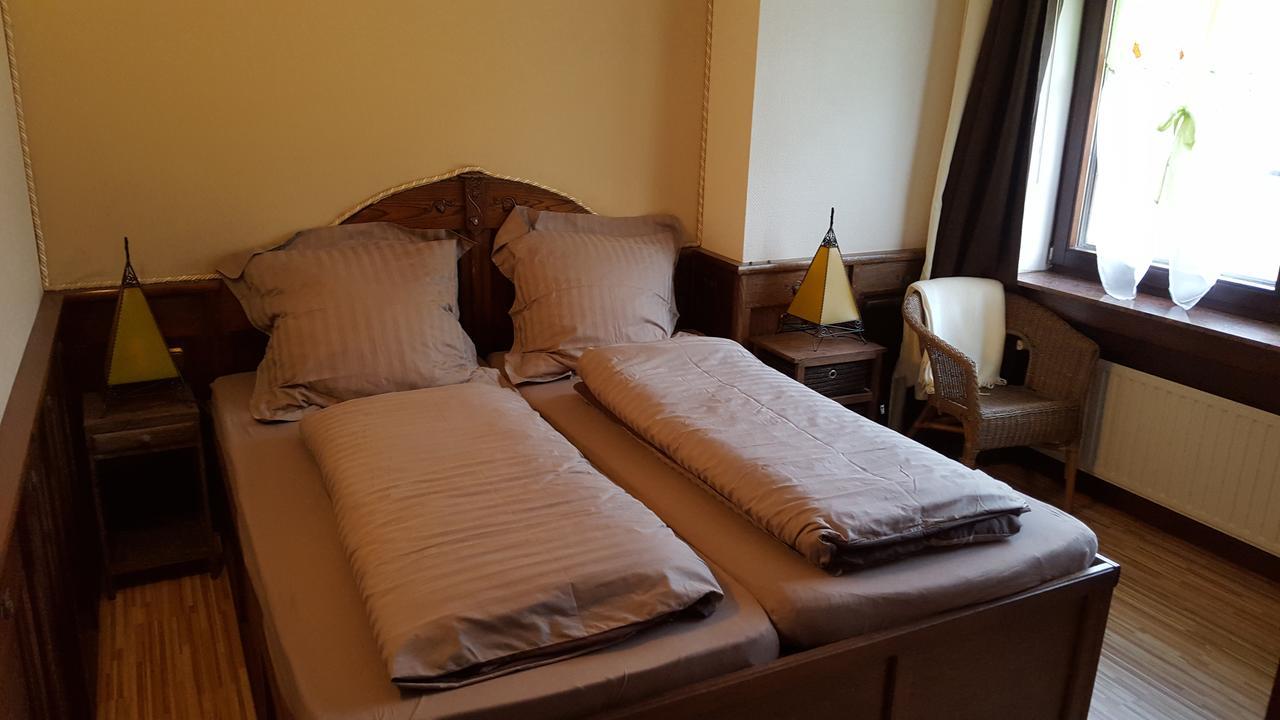 Landhotel Zum Doppeldecker Kirchen  Exteriör bild
